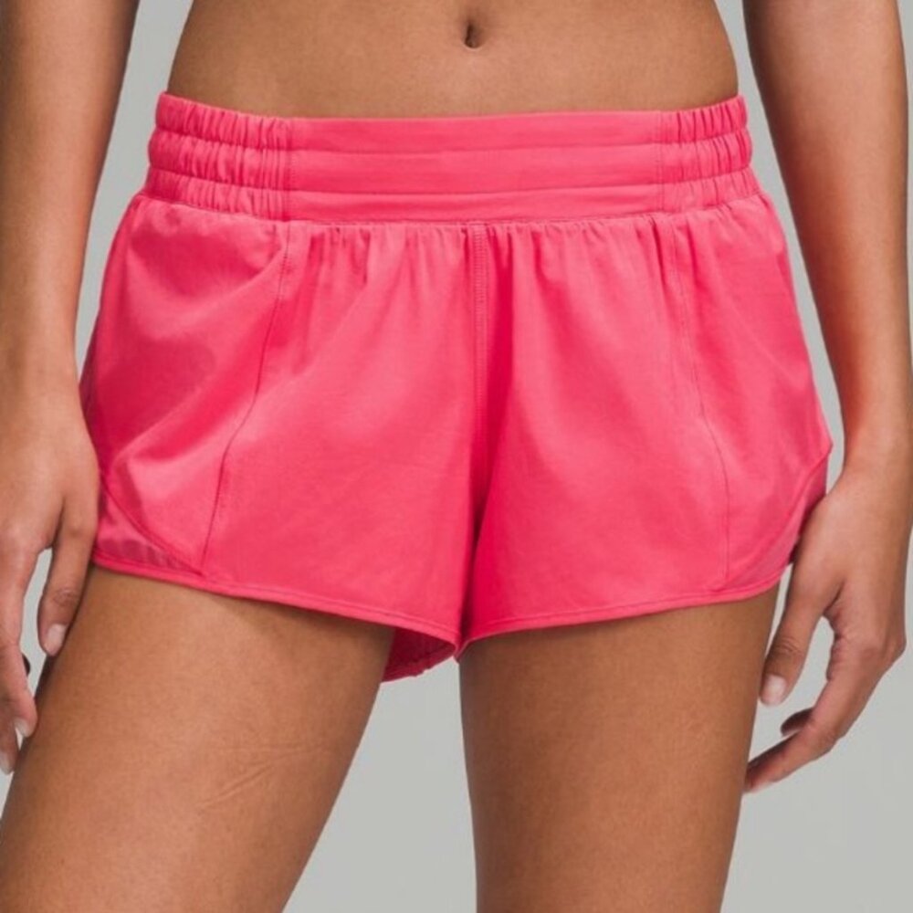 Lululemon Hotty Hot Low Rise shorts 2.5” Lined EUC